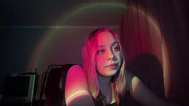 ZoraDearmon online show from January 7, 9:29 pm