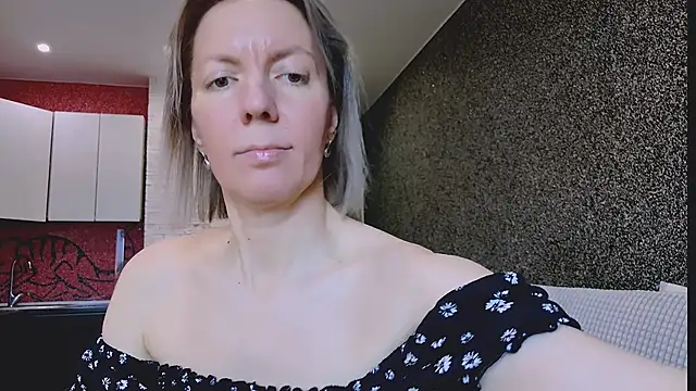 Amanda Luxe online show from March 4, 3:13 am