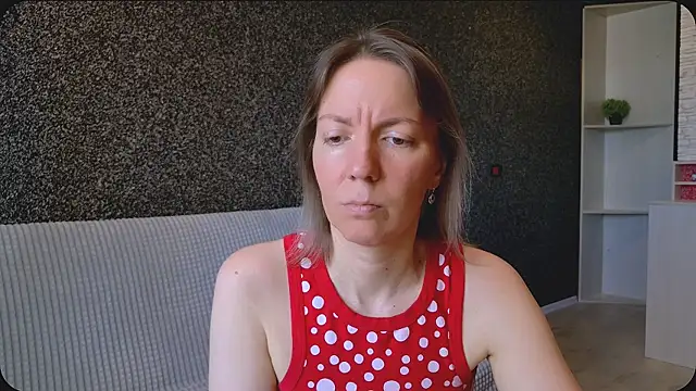 Amanda Luxe online show from June 30, 2:11 am