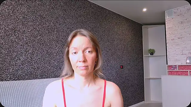 Amanda Luxe online show from June 27, 5:30 am