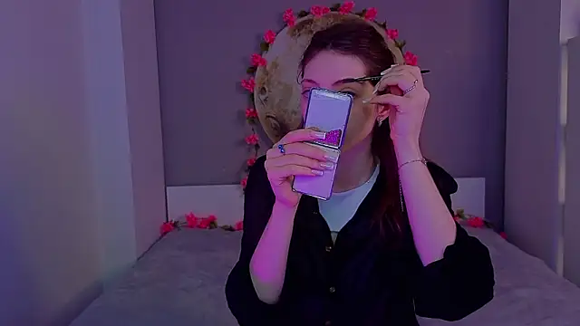 BrianneMallory online show from March 18, 6:18 am