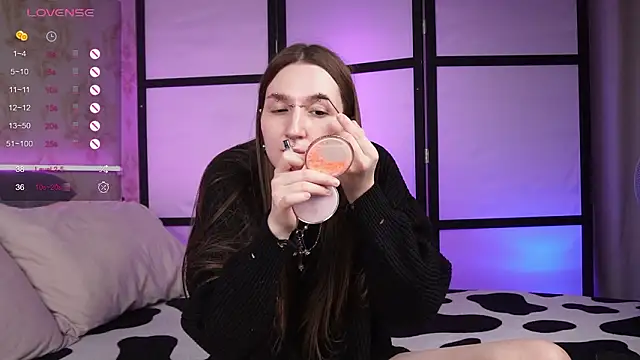 Alice Goth online show from March 8, 8:40 am