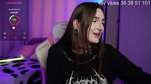 Alice Goth online show from July 2, 5:46 am