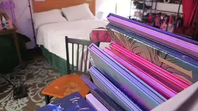 VioletBordeux online show from April 5, 5:50 am