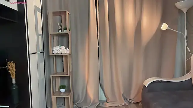 jenniferluck online show from January 6, 3:48 pm