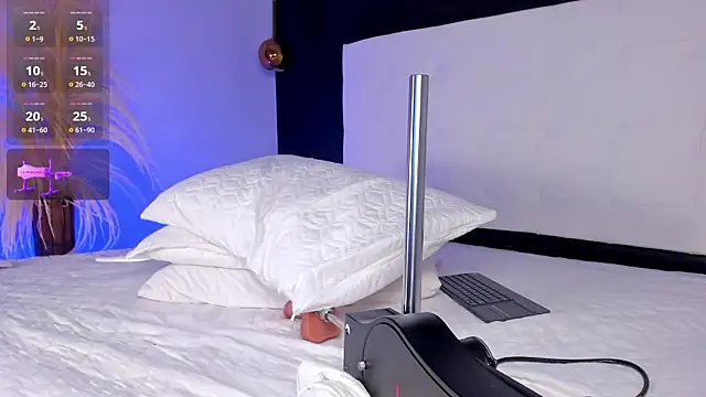 justMolly  online show from July 11, 5:51 am