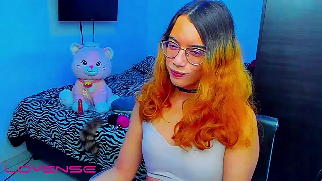 lillykittyyy online show from April 8, 3:08 am