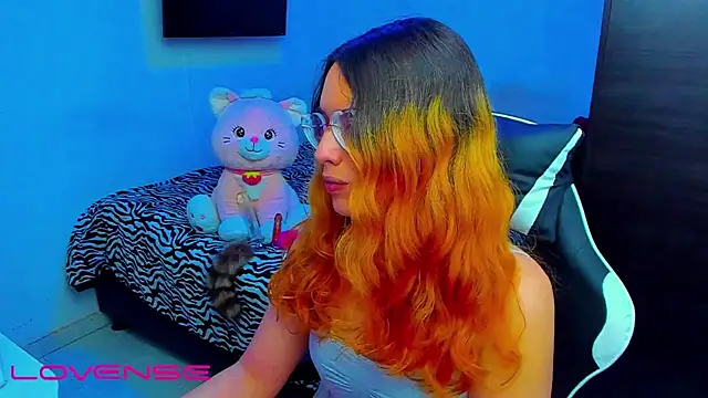 lillykittyyy online show from May 1, 3:54 am