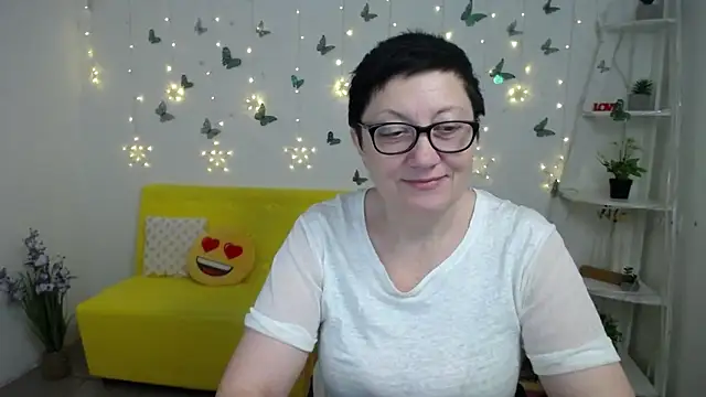 EmilyL0ve online show from March 7, 6:26 pm