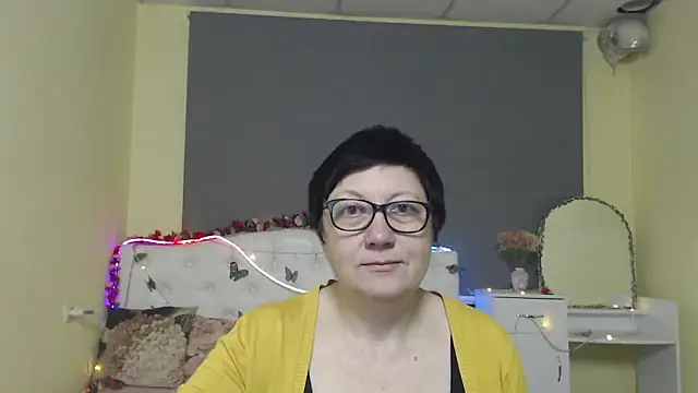 EmilyL0ve online show from May 1, 5:21 am