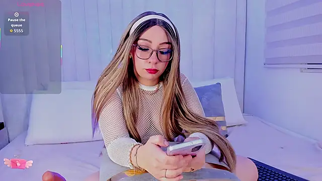 nicol moons online show from January 15, 4:40 am