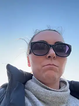 InkedCurly L online show from March 10, 3:16 pm