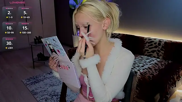 Luna Beverly online show from July 29, 8:53 pm