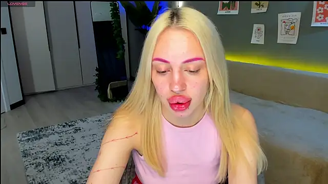 Luna Beverly online show from March 5, 8:37 pm