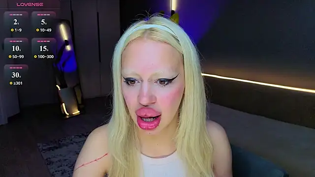 Luna Beverly online show from July 12, 8:53 pm