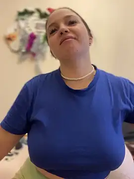 AlexaYvonne online show from February 3, 2:00 pm