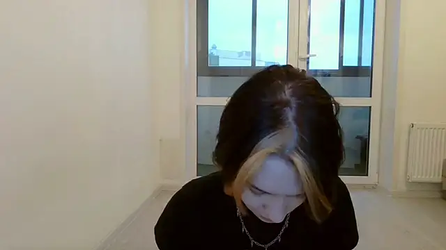 LxayBloom online show from May 4, 1:09 am