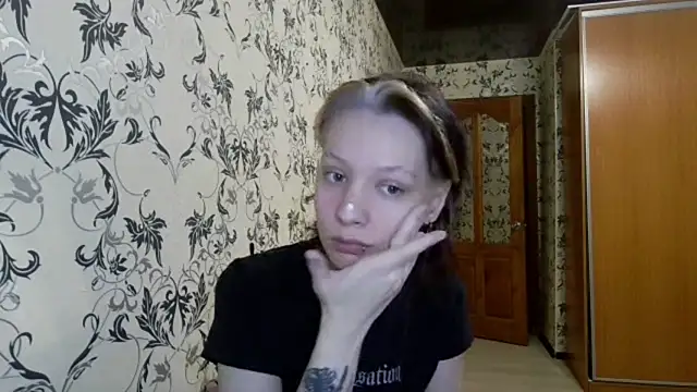 LxayBloom online show from May 1, 1:20 am