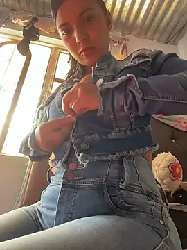 cinthia2011 online show from January 31, 7:45 pm