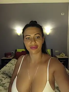 IRISWHITE17 online show from June 26, 2:35 am