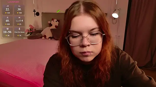 A Lot of Bunny online show from May 3, 1:58 pm