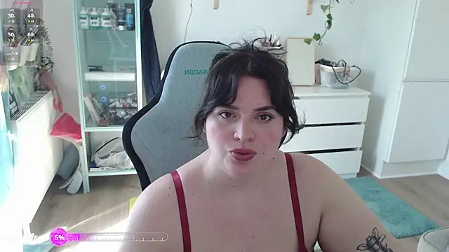 YourPrettyHazel online show from March 20, 10:42 am