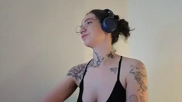 Dirty Pink online show from July 3, 8:53 am