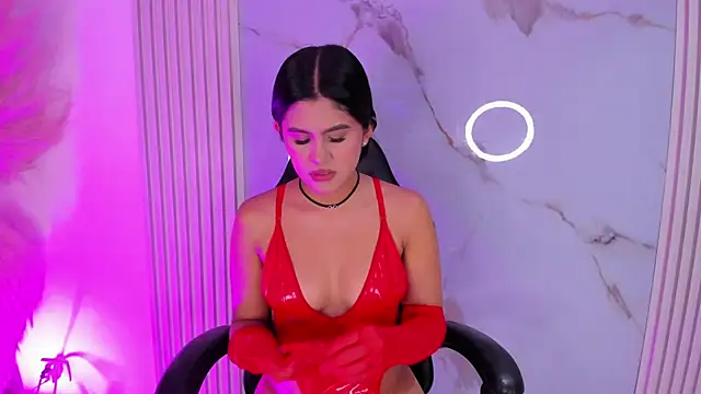 NatashaTaylor1 online show from May 13, 10:37 pm