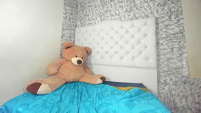 Mia Miller001 online show from July 13, 1:56 pm