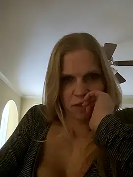 TinyDancer1027 online show from January 11, 4:01 pm