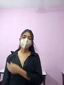 HotxMuskan online show from March 17, 3:21 am