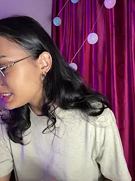 Iam Lyan  online show from March 6, 9:10 pm