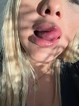 hexaxex online show from March 19, 9:30 pm