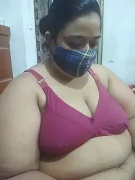 momo loves online show from August 3, 2:45 pm