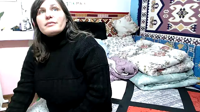 Adelinemilf online show from February 9, 10:06 am