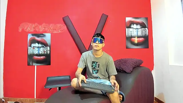 AVENGER BOYS2026 online show from April 28, 7:18 pm