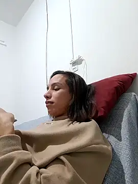 ofjuliaa online show from June 11, 3:14 am