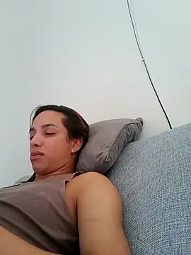 ofjuliaa online show from April 29, 2:42 pm