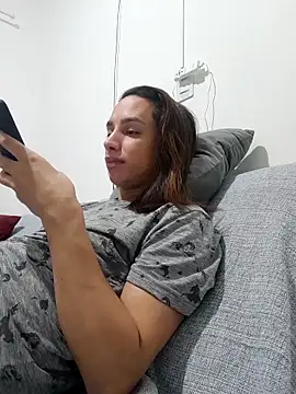 ofjuliaa online show from June 10, 4:33 am