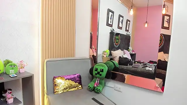 MeowMota  online show from June 18, 6:24 pm