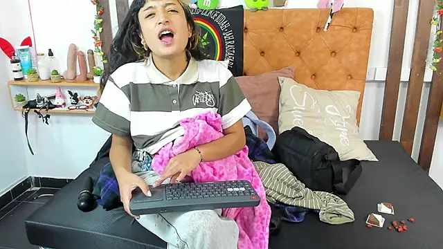 MeowMota  online show from July 2, 6:25 pm