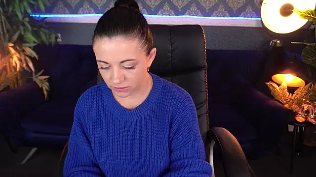 Dafni Monn online show from November 27, 7:00 am