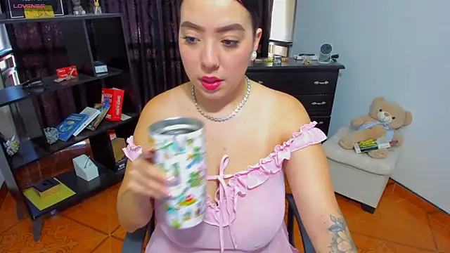 SophiiaRios  online show from June 11, 1:08 pm