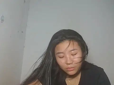 Zyeiii online show from June 25, 6:31 pm