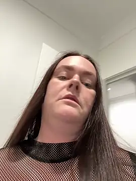 carinabro10 online show from July 11, 10:37 am
