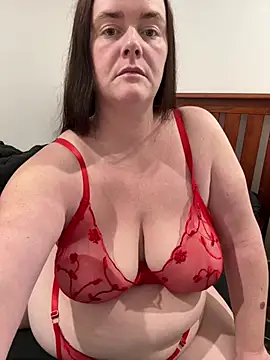 carinabro10 online show from July 8, 9:33 am