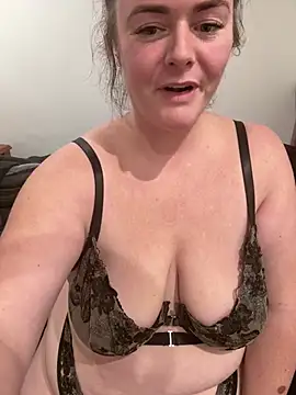 carinabro10 online show from July 22, 11:00 am