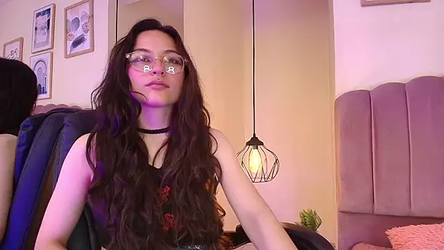 Hanabie  online show from February 4, 3:20 am