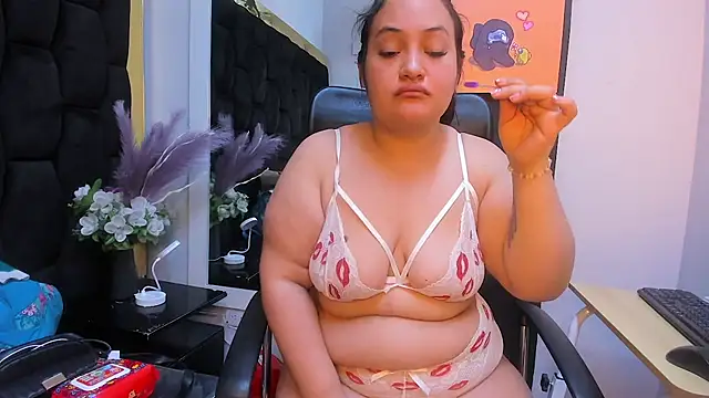 MiaRouss69 online show from July 11, 11:38 pm