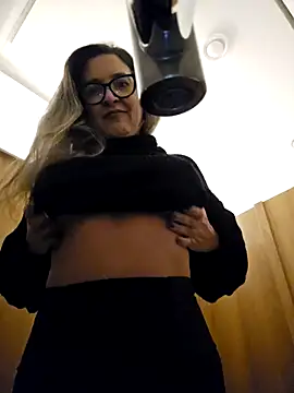 bellafortune69 online show from July 4, 3:19 pm